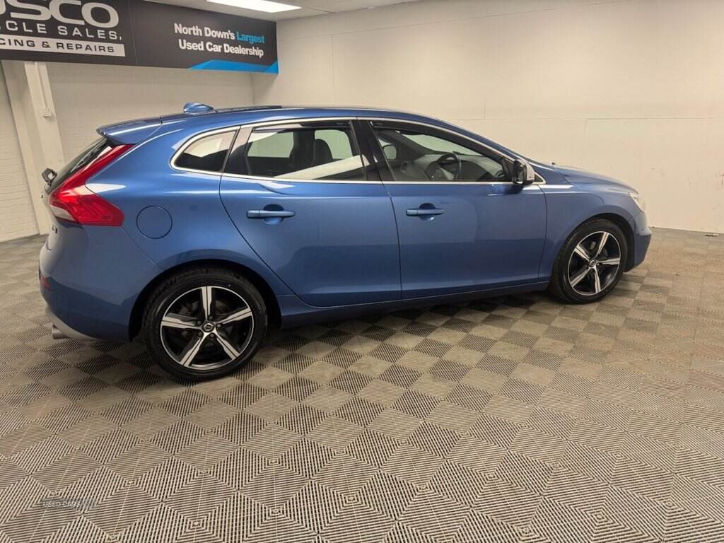 Oct 2018 Volvo V40 T2 [122] R DESIGN Nav Plus 5dr