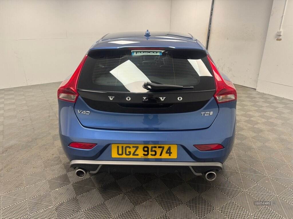 Oct 2018 Volvo V40 T2 [122] R DESIGN Nav Plus 5dr