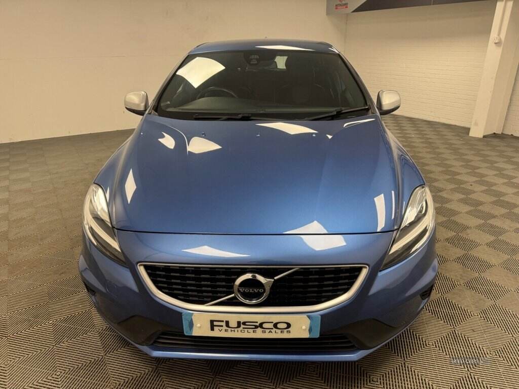 Oct 2018 Volvo V40 T2 [122] R DESIGN Nav Plus 5dr