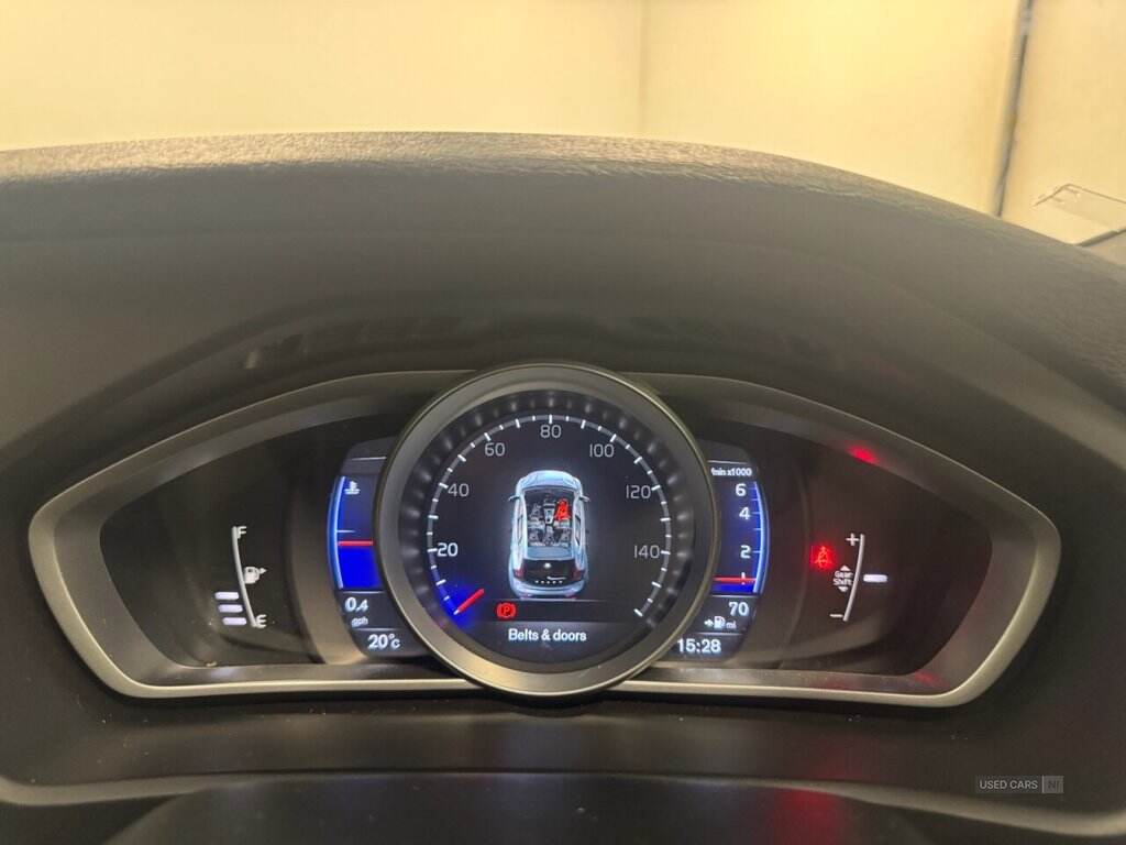Oct 2018 Volvo V40 T2 [122] R DESIGN Nav Plus 5dr