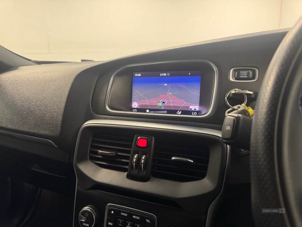 Oct 2018 Volvo V40 T2 [122] R DESIGN Nav Plus 5dr