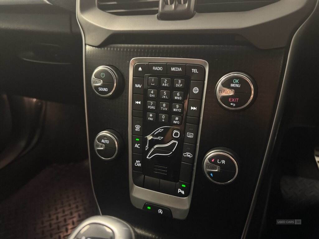 Oct 2018 Volvo V40 T2 [122] R DESIGN Nav Plus 5dr