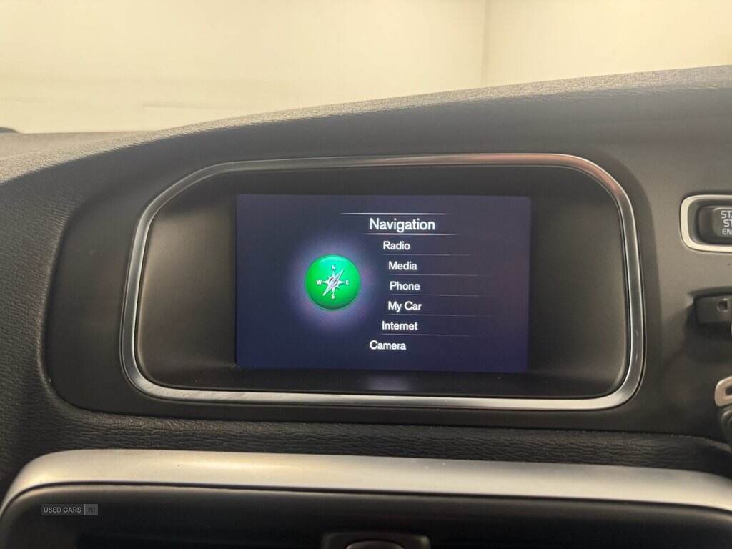 Oct 2018 Volvo V40 T2 [122] R DESIGN Nav Plus 5dr