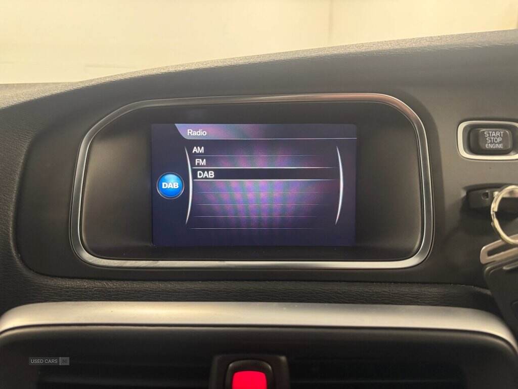 Oct 2018 Volvo V40 T2 [122] R DESIGN Nav Plus 5dr