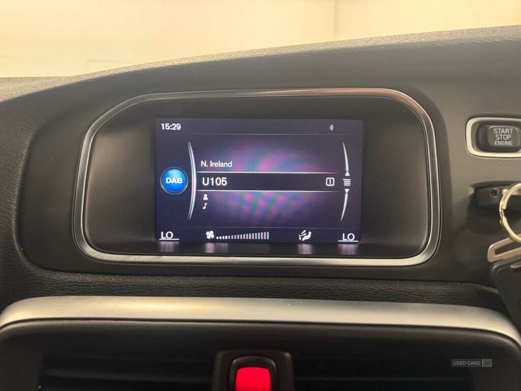 Oct 2018 Volvo V40 T2 [122] R DESIGN Nav Plus 5dr