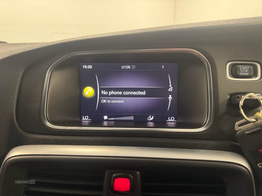 Oct 2018 Volvo V40 T2 [122] R DESIGN Nav Plus 5dr