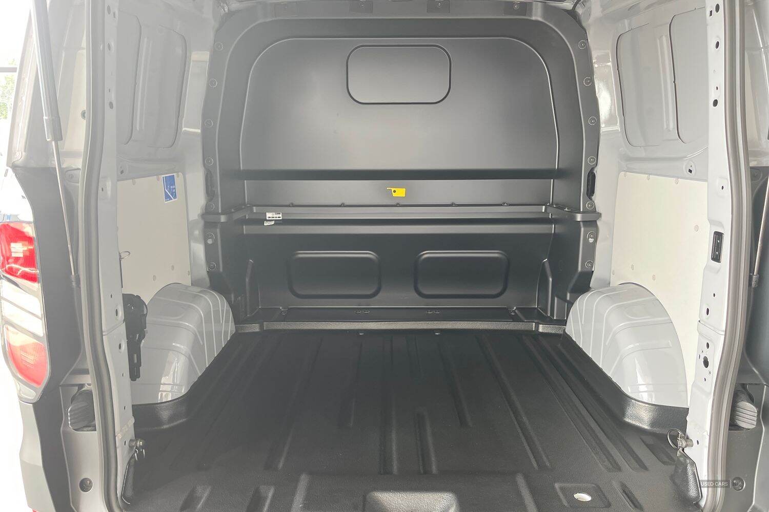 Ford Transit Custom 320 Trail L1 SWB Double Cab in Van 170PS 8SPD AUTO AWD Low Roof, LIFTAGTE REAR CARGO DOORS, TOW BAR, IN STOCK