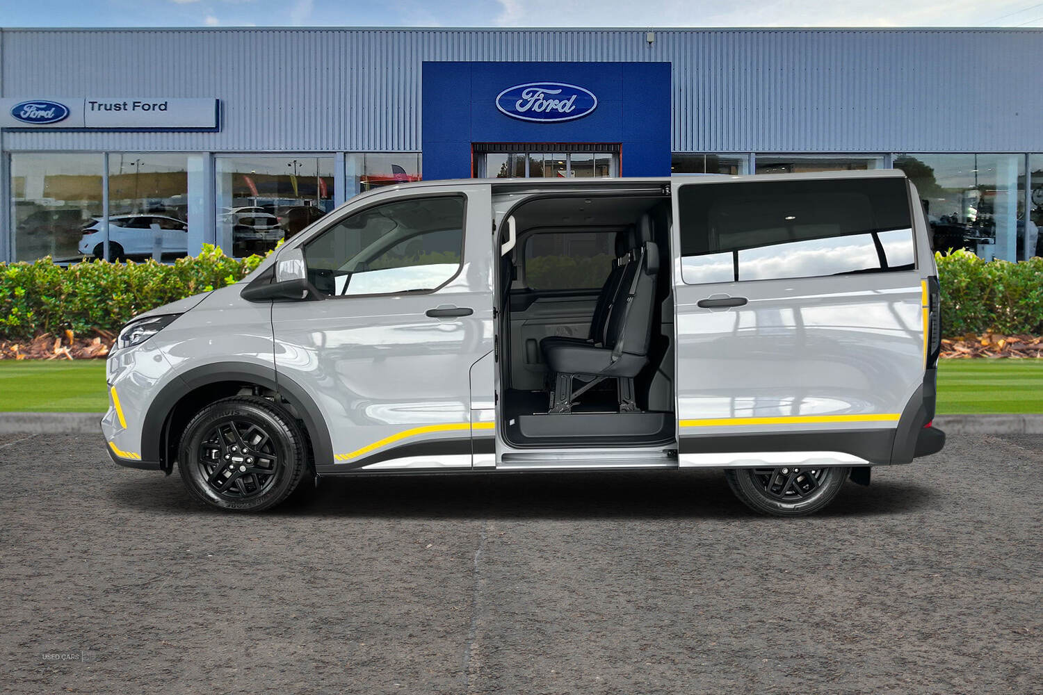 Ford Transit Custom 320 Trail L1 SWB Double Cab in Van 170PS 8SPD AUTO AWD Low Roof, LIFTAGTE REAR CARGO DOORS, TOW BAR, IN STOCK