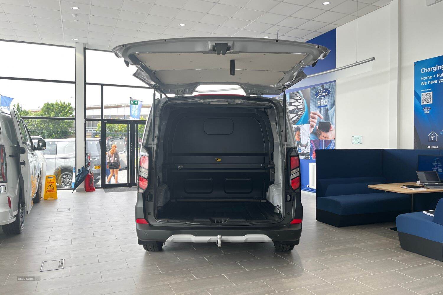 Ford Transit Custom 320 Trail L1 SWB Double Cab in Van 170PS 8SPD AUTO AWD Low Roof, LIFTAGTE REAR CARGO DOORS, TOW BAR, IN STOCK
