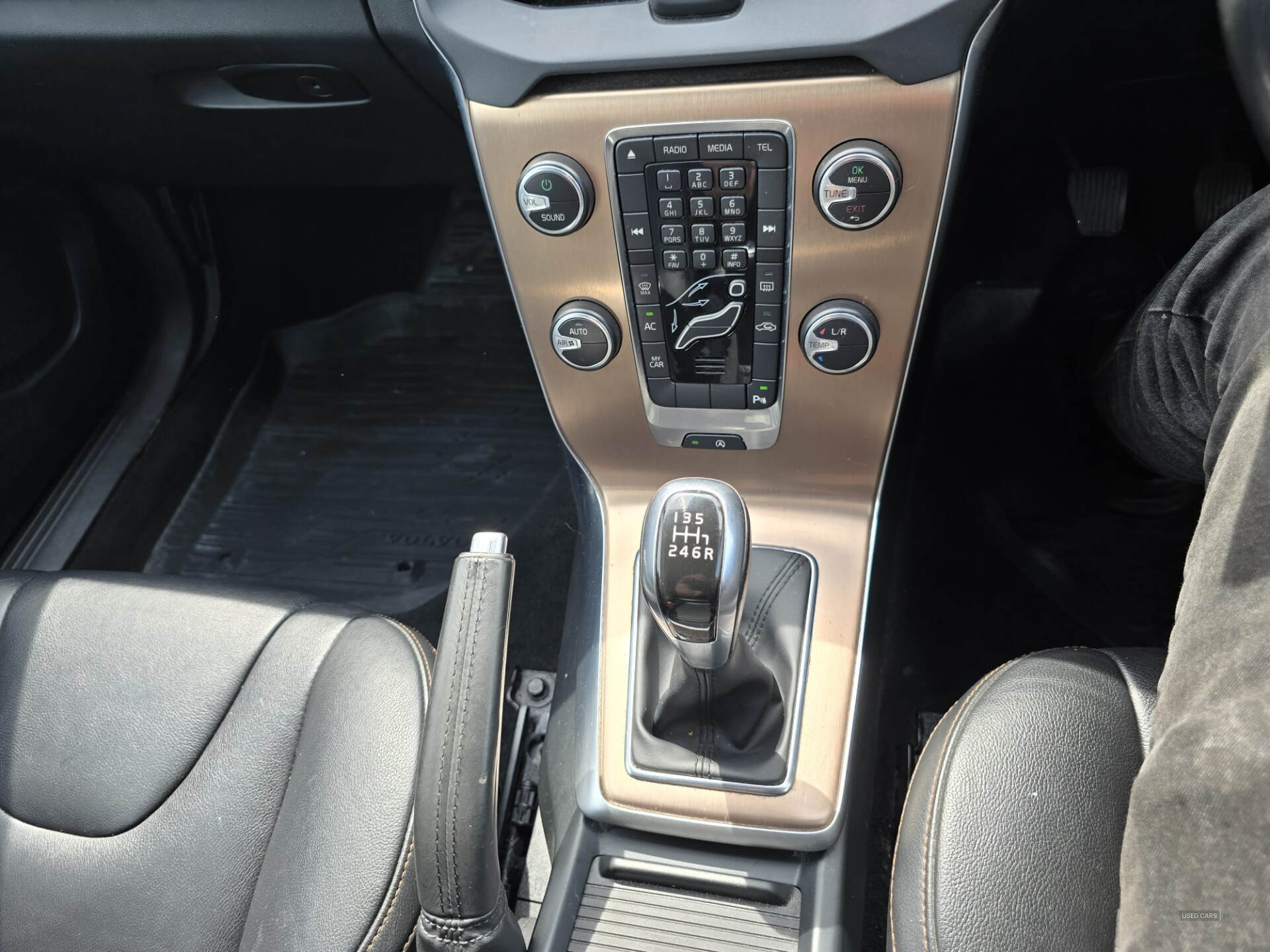Mar 2016 Volvo V40 D2 [120] Cross Country Lux 5dr