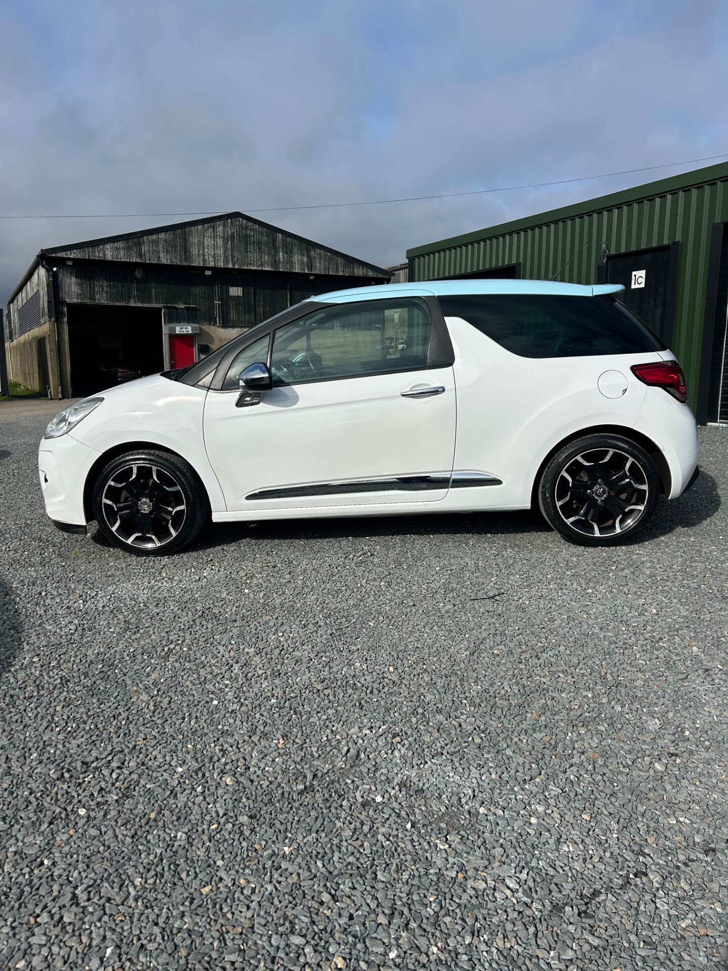 Citroen DS3 HATCHBACK in Down