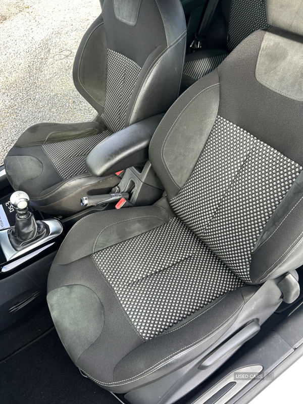 Citroen DS3 HATCHBACK in Down