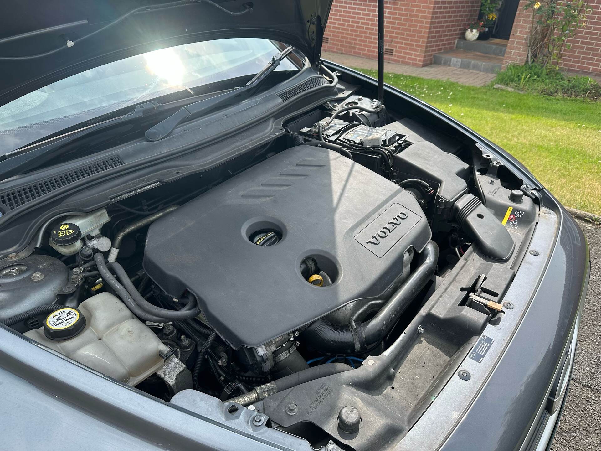 Jul 2011 Volvo V50 D2 [115] R DESIGN Edition 5dr