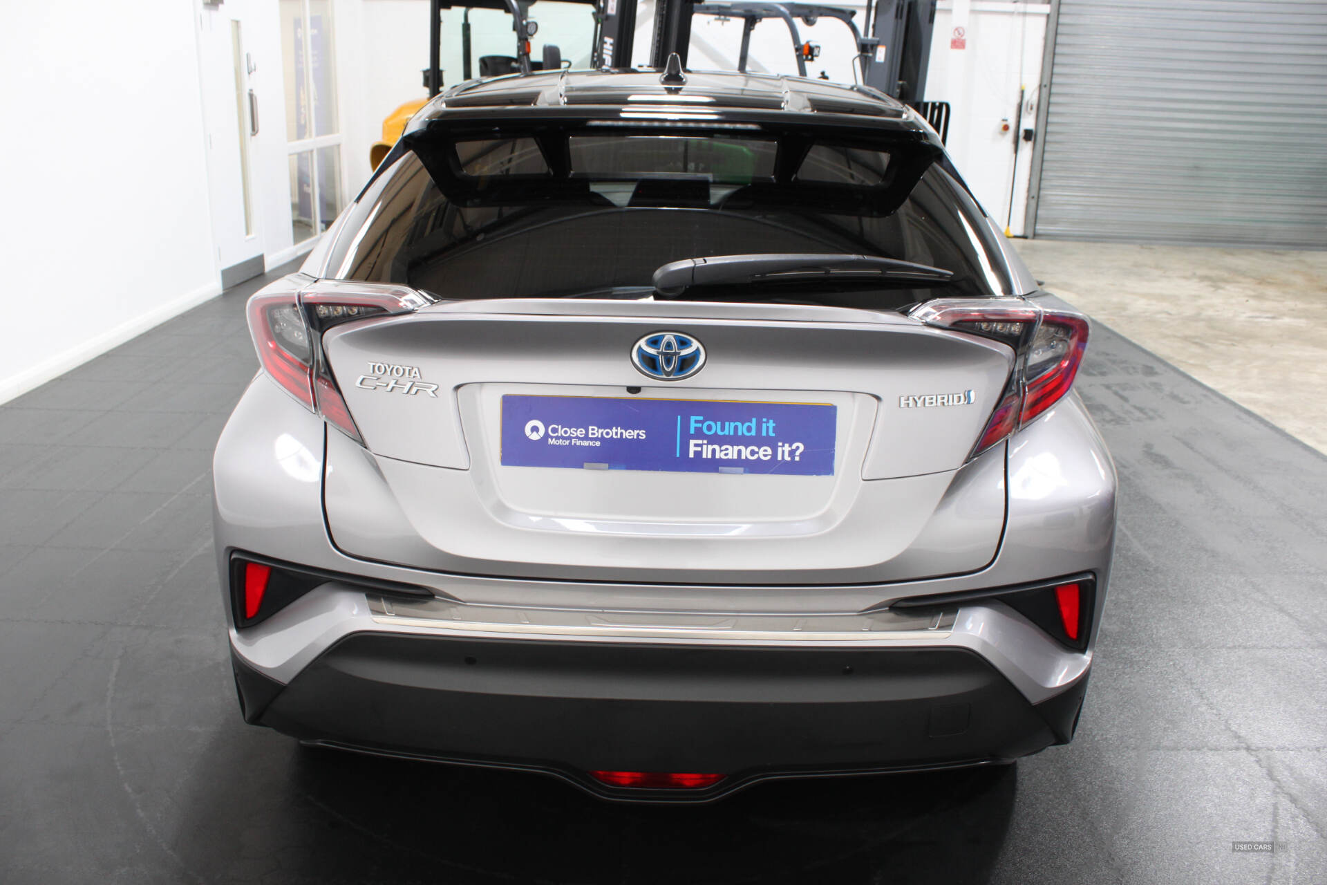 Sep 2017 Toyota C-HR 1.8 Hybrid Dynamic 5dr CVT