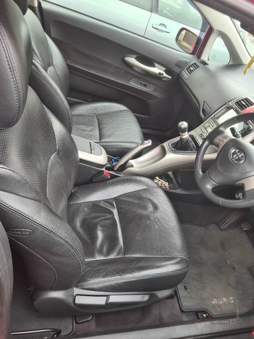 Apr 2009 Toyota Auris 2.2 D-4D SR180 3dr