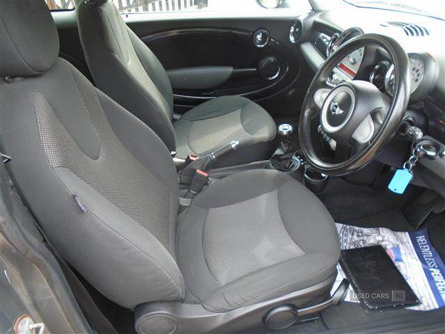 Apr 2010 MINI Hatch 1.6 Cooper Graphite [122] 3dr