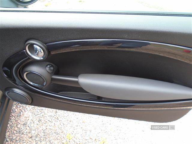 Apr 2010 MINI Hatch 1.6 Cooper Graphite [122] 3dr