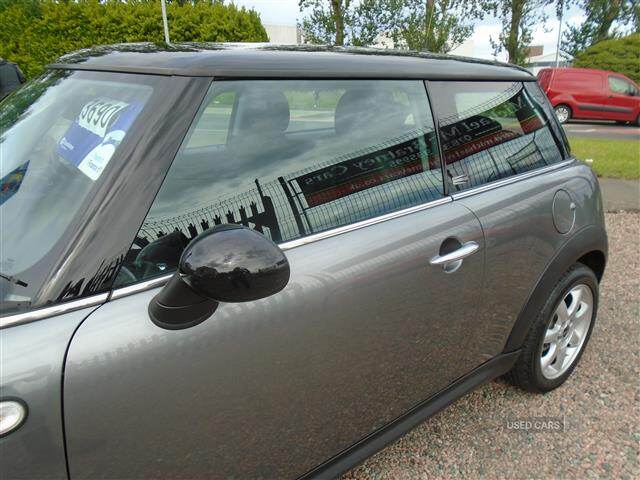 Apr 2010 MINI Hatch 1.6 Cooper Graphite [122] 3dr