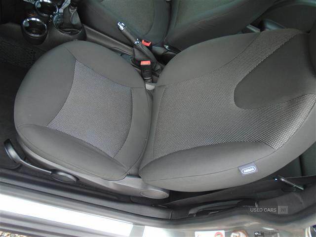 Apr 2010 MINI Hatch 1.6 Cooper Graphite [122] 3dr