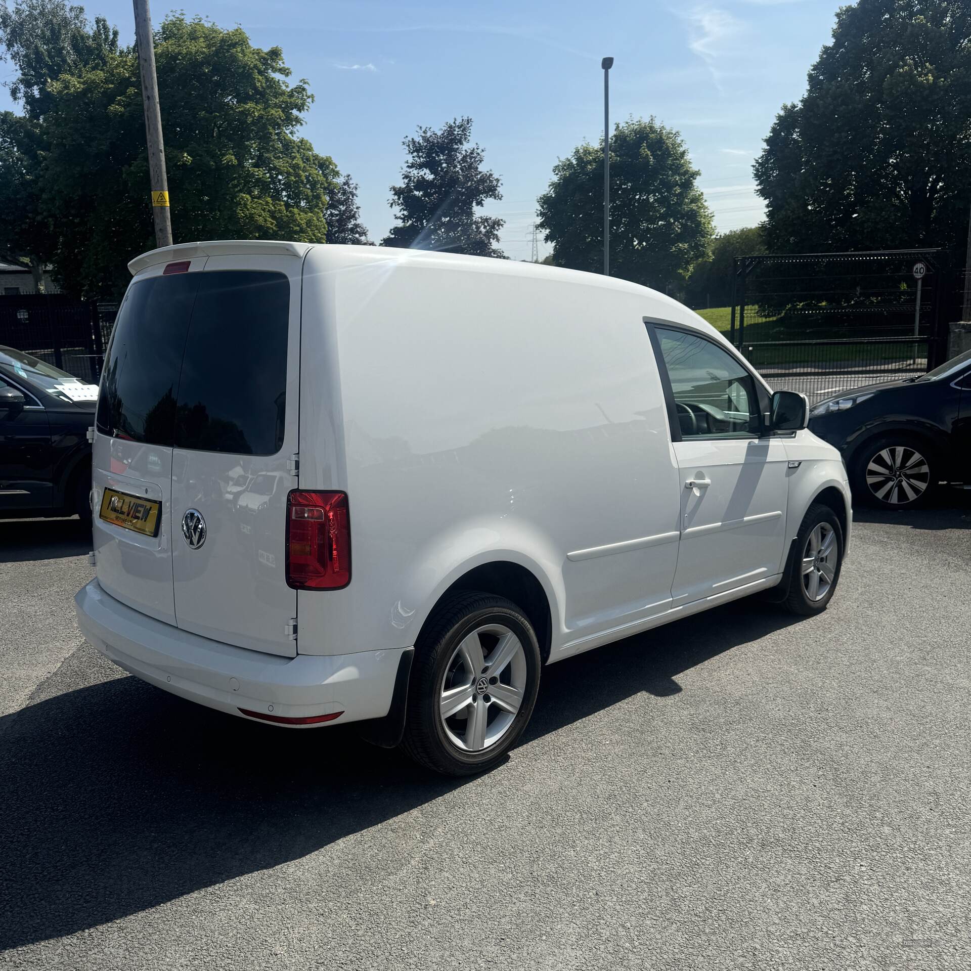 Volkswagen Caddy C20 DIESEL in Down
