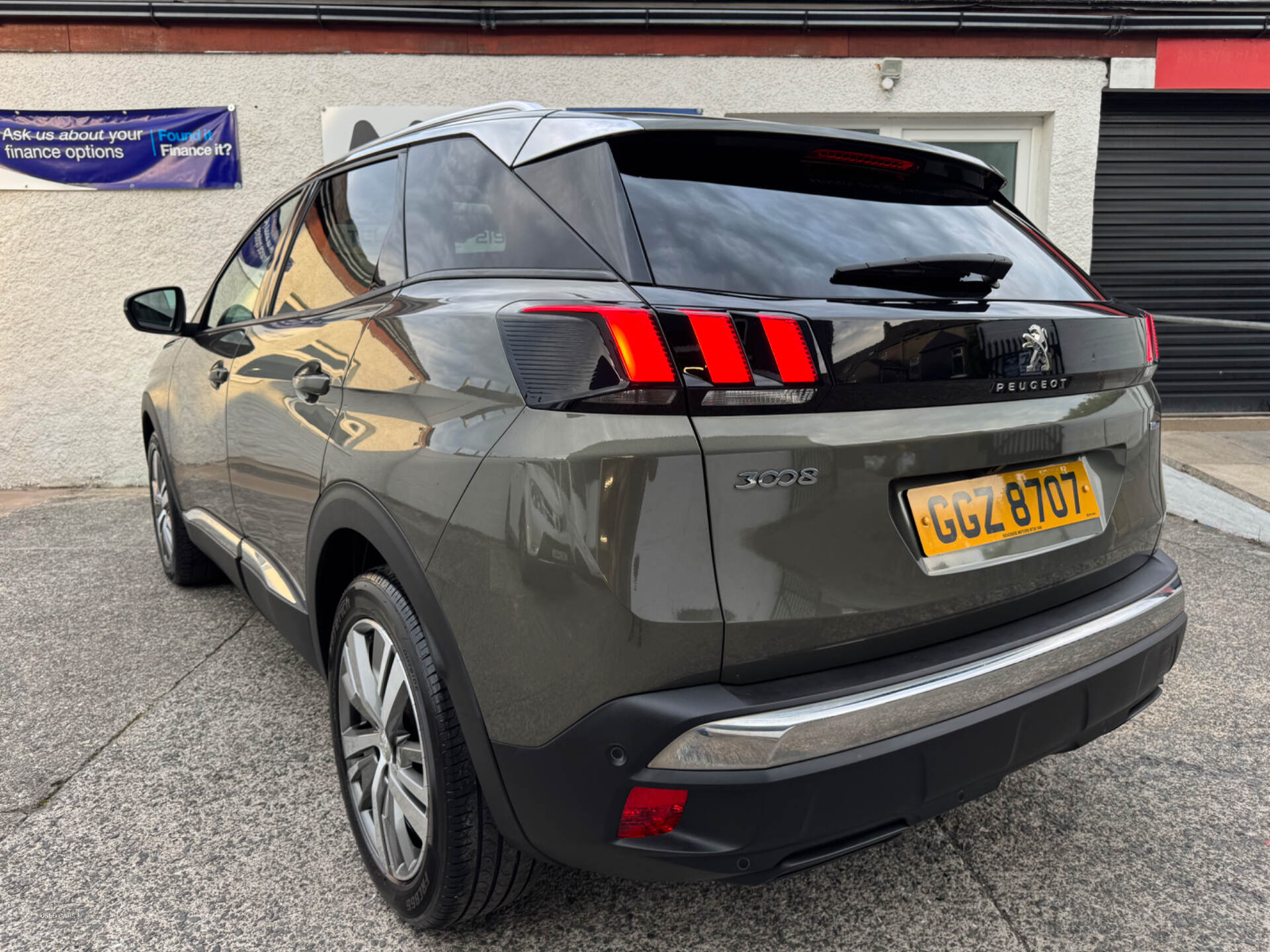 Peugeot 3008 ESTATE in Down