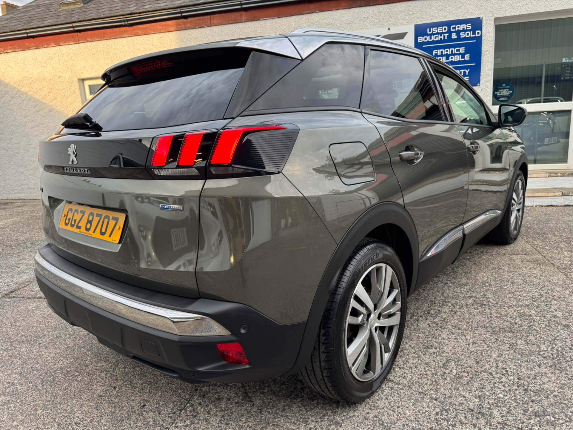 Peugeot 3008 ESTATE in Down