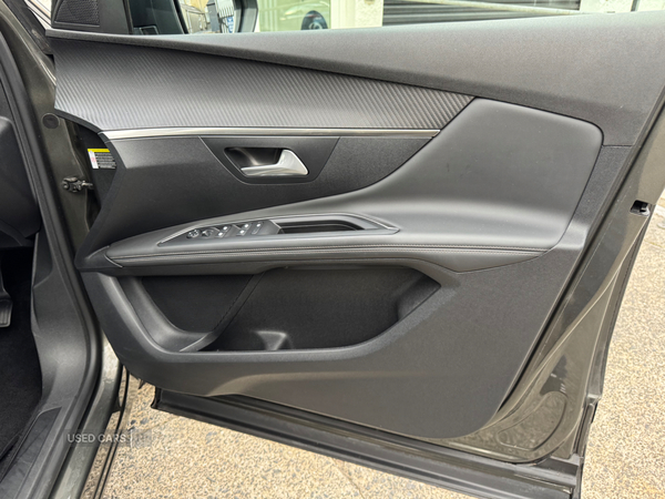 Peugeot 3008 ESTATE in Down