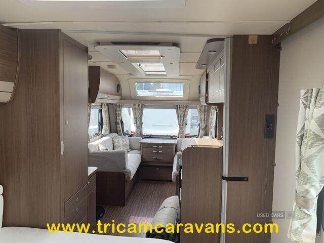 2017 Elddis Affinity 554/4, Transverse Island Bed
