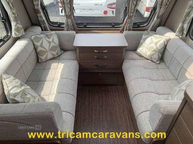 2017 Elddis Affinity 554/4, Transverse Island Bed