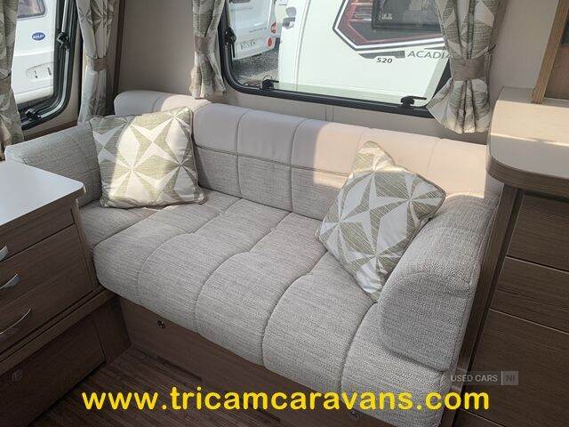 2017 Elddis Affinity 554/4, Transverse Island Bed