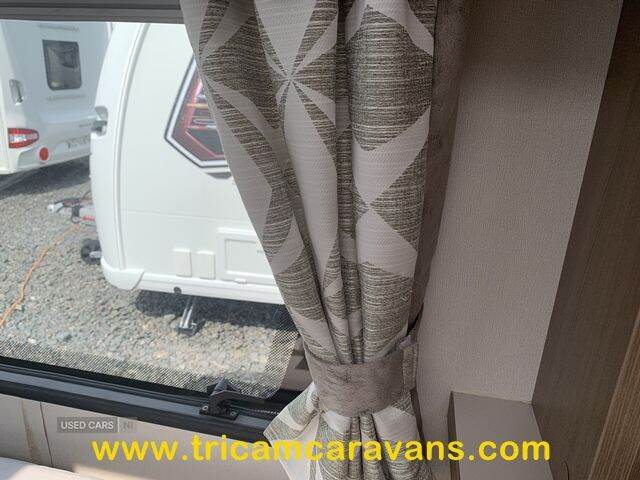 2017 Elddis Affinity 554/4, Transverse Island Bed