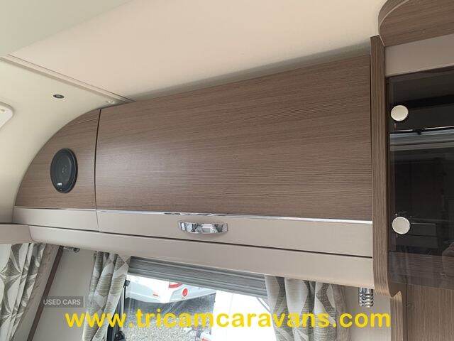 2017 Elddis Affinity 554/4, Transverse Island Bed