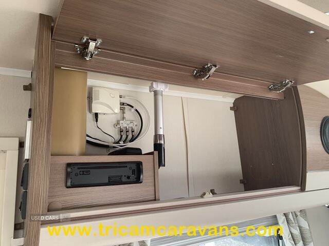 2017 Elddis Affinity 554/4, Transverse Island Bed