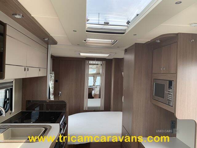 2017 Elddis Affinity 554/4, Transverse Island Bed