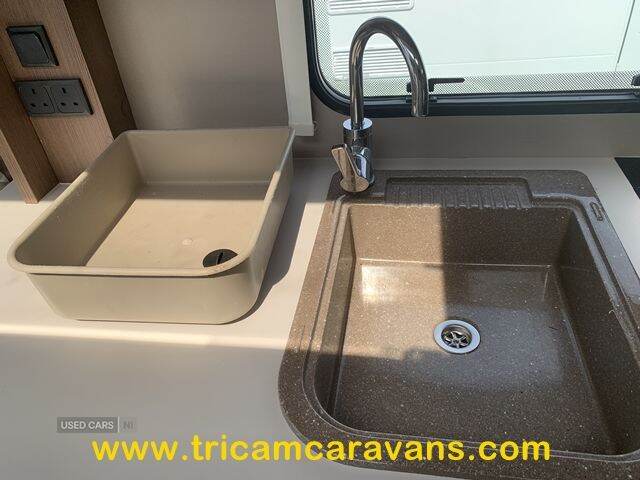 2017 Elddis Affinity 554/4, Transverse Island Bed