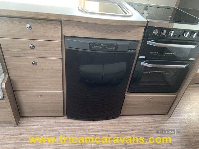 2017 Elddis Affinity 554/4, Transverse Island Bed
