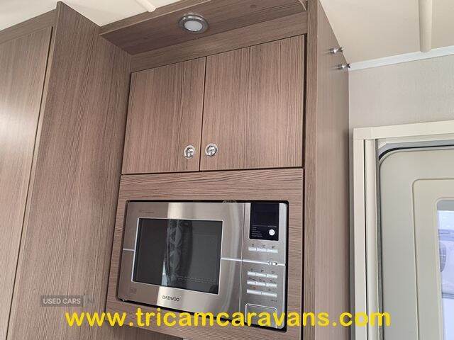 2017 Elddis Affinity 554/4, Transverse Island Bed