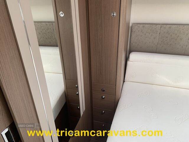 2017 Elddis Affinity 554/4, Transverse Island Bed