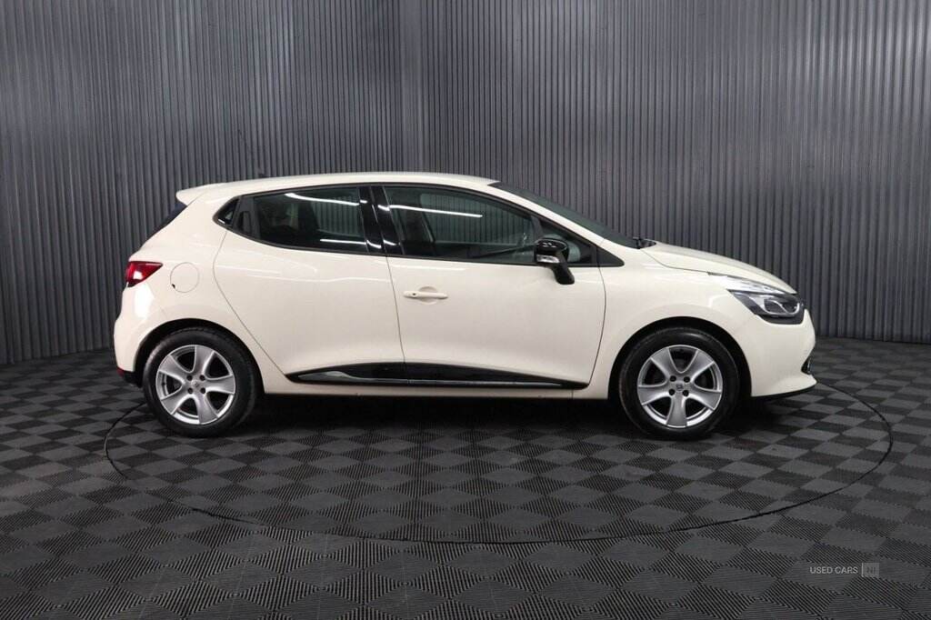 Mar 2016 Renault Clio 1.2 16V Dynamique Nav 5dr
