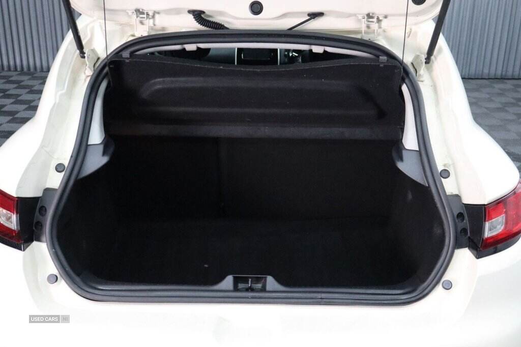 Mar 2016 Renault Clio 1.2 16V Dynamique Nav 5dr