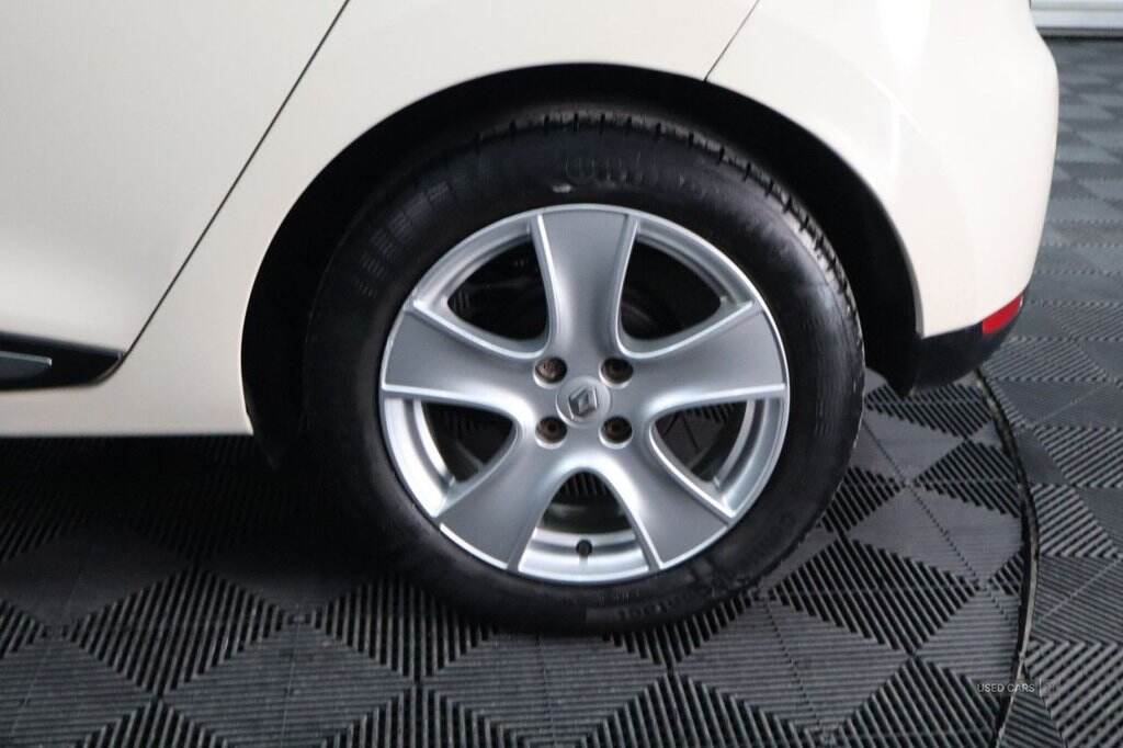 Mar 2016 Renault Clio 1.2 16V Dynamique Nav 5dr