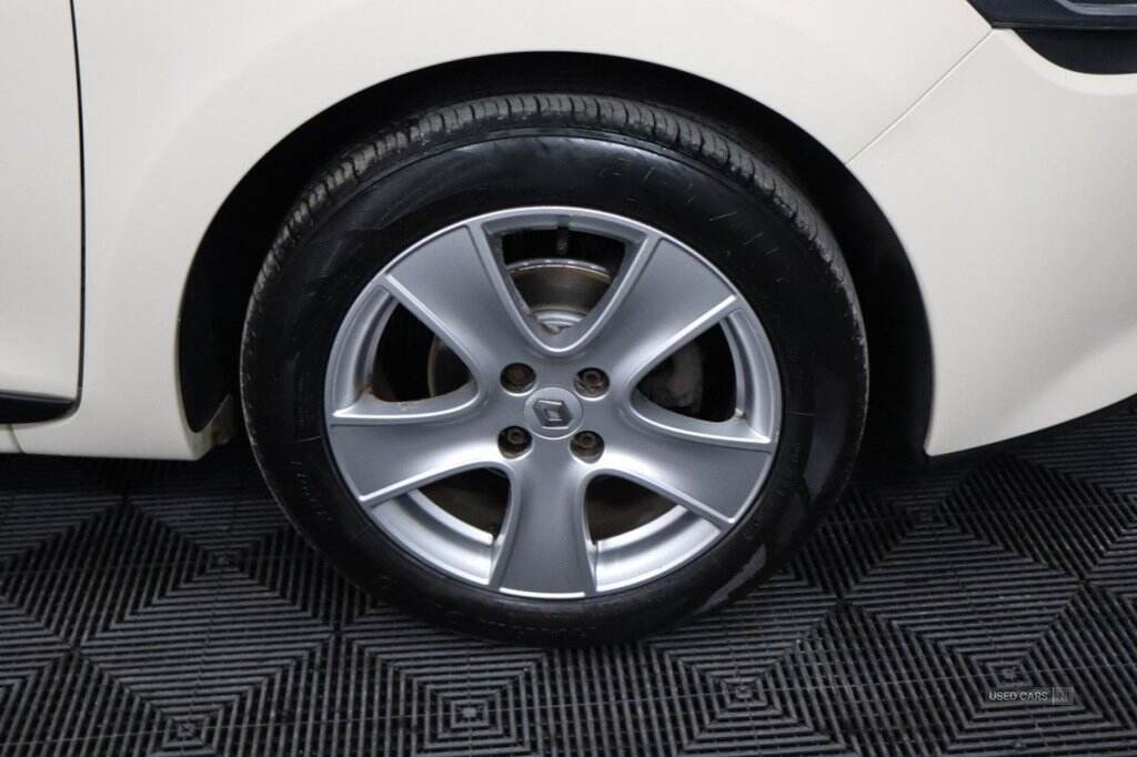 Mar 2016 Renault Clio 1.2 16V Dynamique Nav 5dr