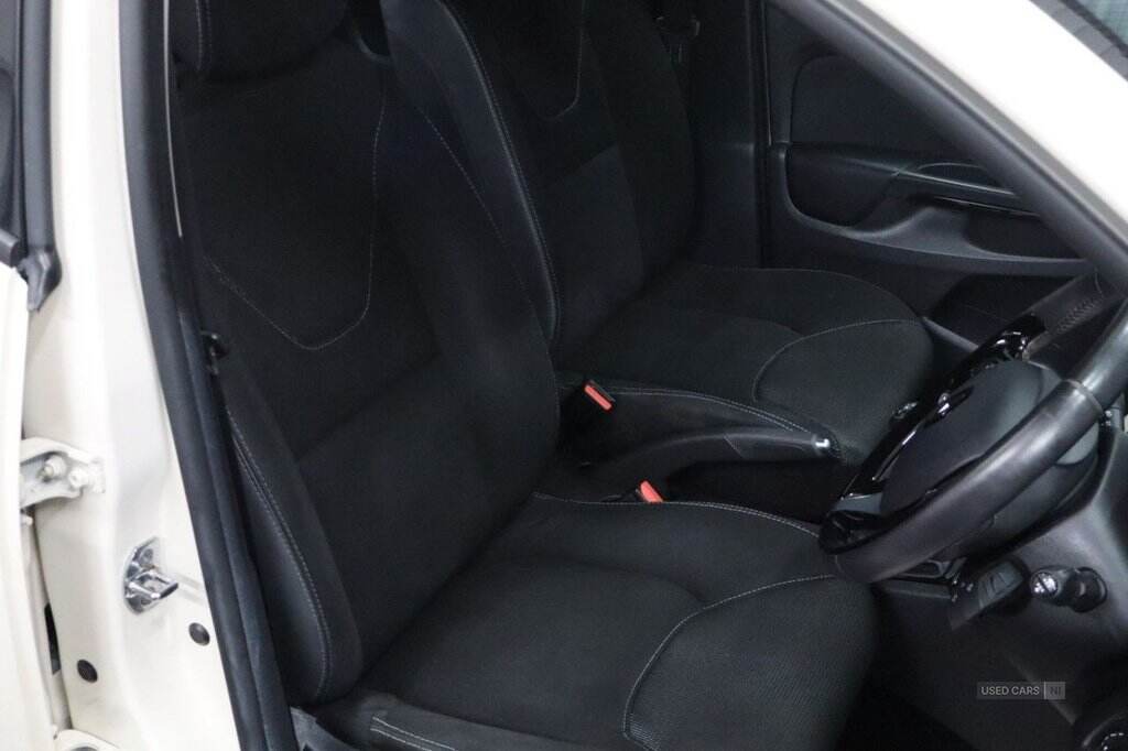 Mar 2016 Renault Clio 1.2 16V Dynamique Nav 5dr
