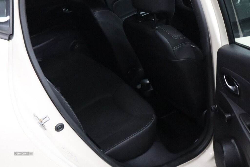 Mar 2016 Renault Clio 1.2 16V Dynamique Nav 5dr