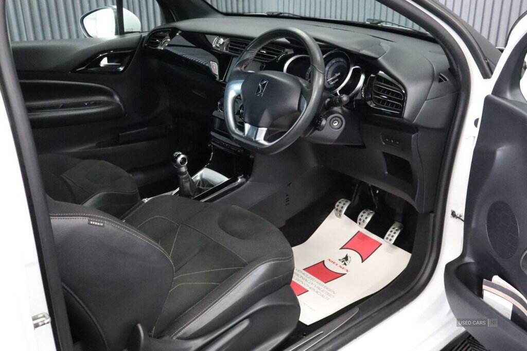 Aug 2017 DS AUTOMOBILES 1.6 BlueHDi Elegance 3dr