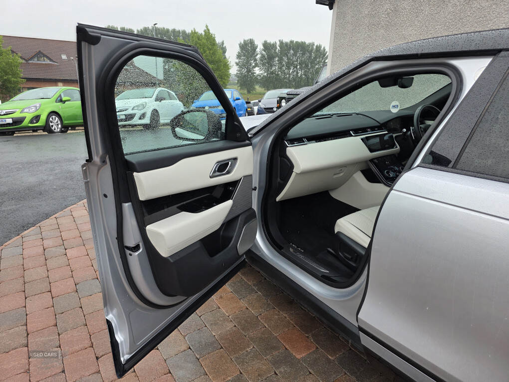 Jan 2018 Land Rover Range Rover Velar 3.0 D300 R-Dynamic SE 5dr Auto