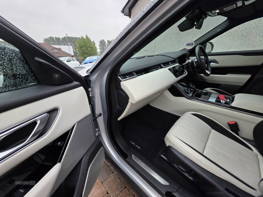 Jan 2018 Land Rover Range Rover Velar 3.0 D300 R-Dynamic SE 5dr Auto
