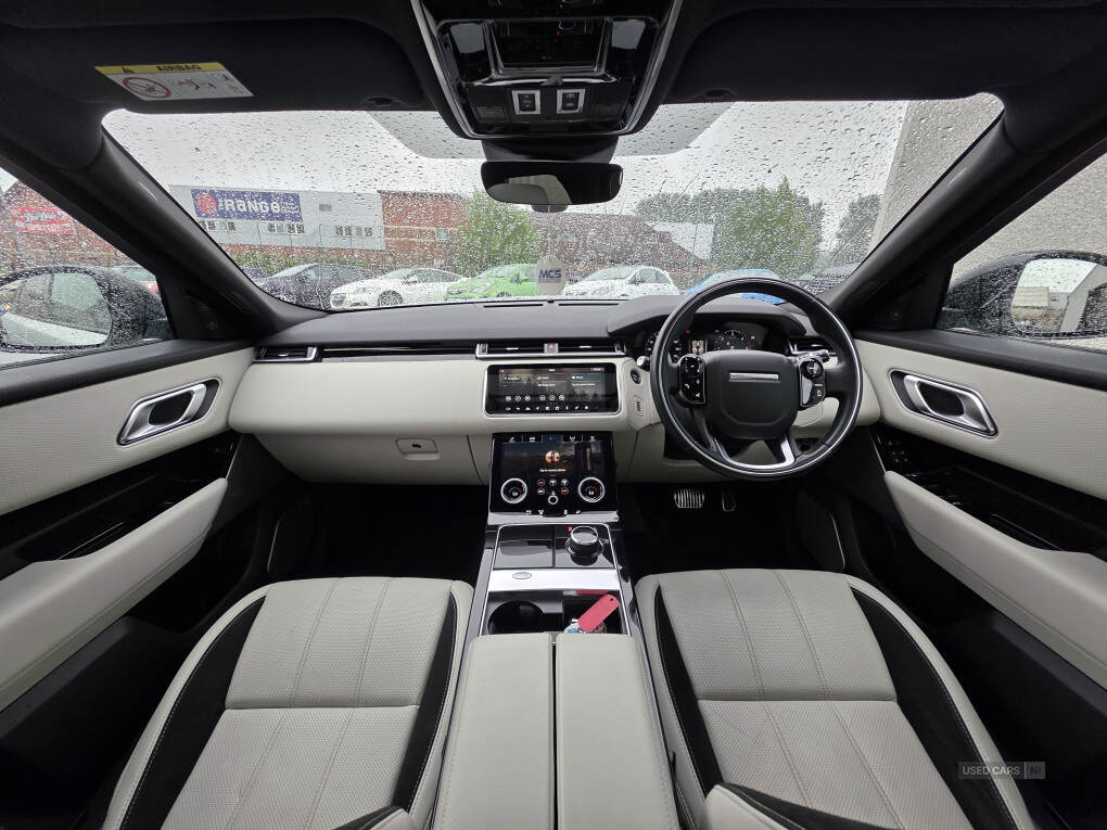 Jan 2018 Land Rover Range Rover Velar 3.0 D300 R-Dynamic SE 5dr Auto