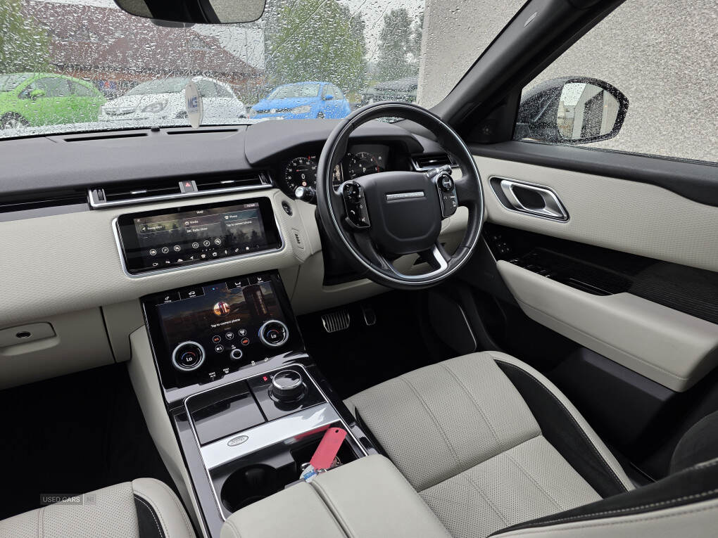 Jan 2018 Land Rover Range Rover Velar 3.0 D300 R-Dynamic SE 5dr Auto