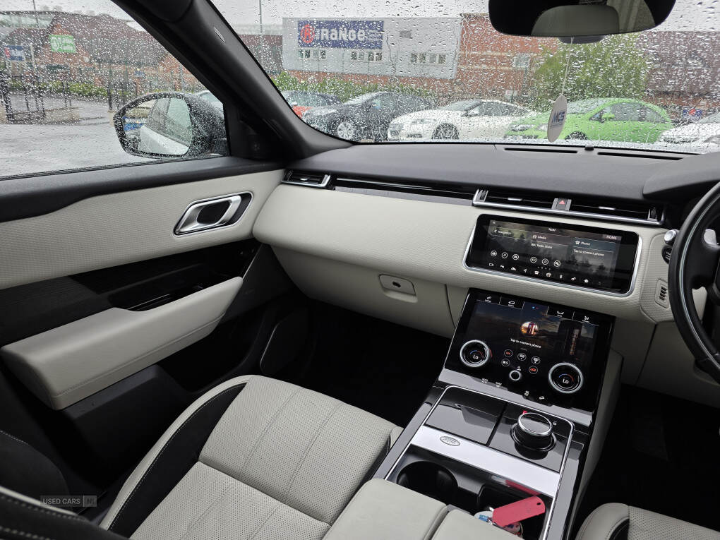 Jan 2018 Land Rover Range Rover Velar 3.0 D300 R-Dynamic SE 5dr Auto